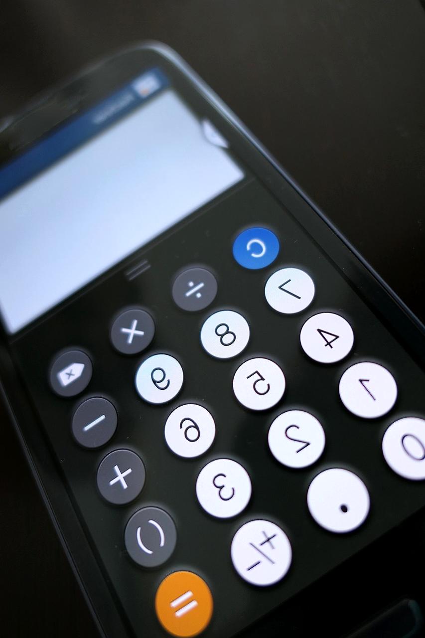 Digital budget calculator interface showing monthly expense tracking